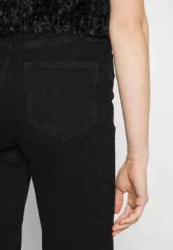 Straight Leg Jeans -Black Denim -Anna Field Boutique 07252ef8cf95467ebfa4b5e6a967e501