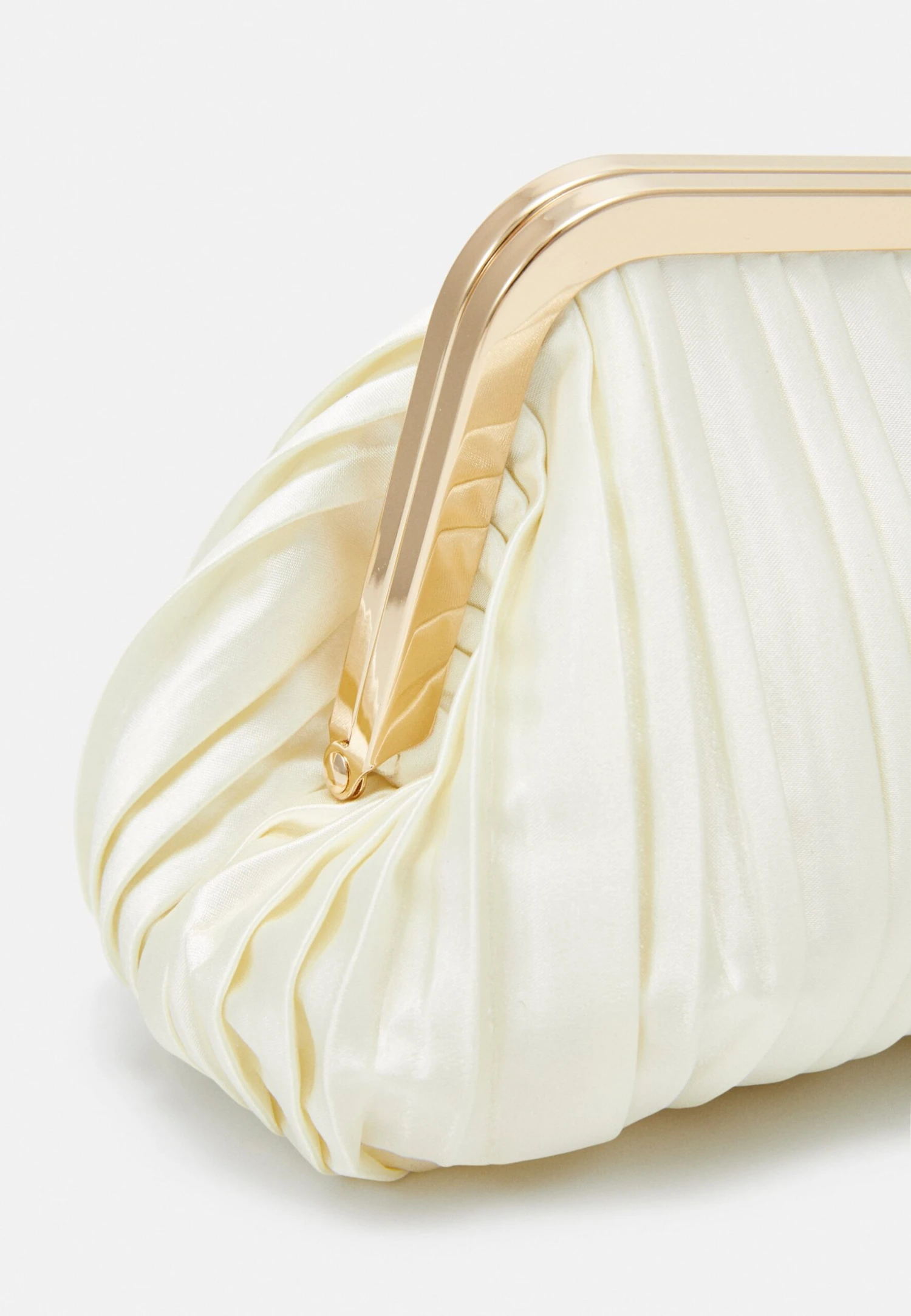 Clutch -Off-White Anna Field Clutch -Off-White -Anna Field Boutique 09e07956d1f2407a97c26f7e68b7b61a scaled