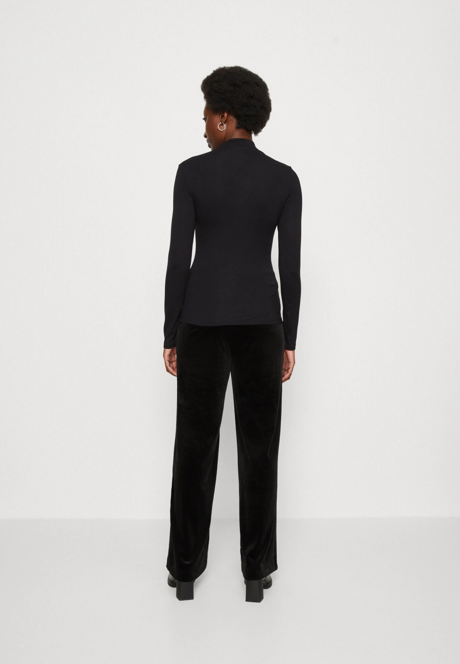 Longsleeve - Black Anna Field Longsleeve - Black -Anna Field Boutique 0f084bfde22c4bd9b9504226bde2f640 scaled