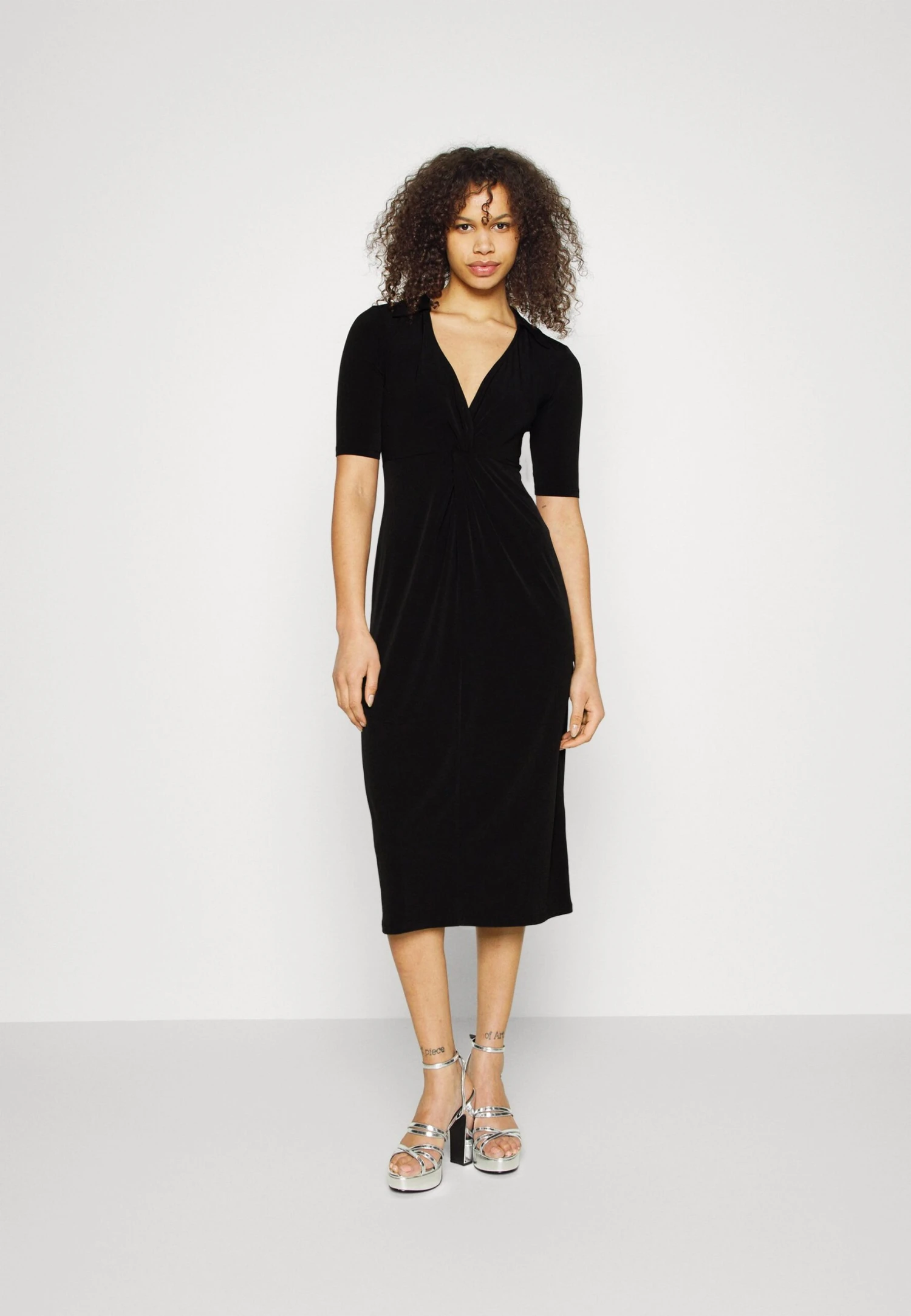Center Front Knot Low Midi Dress - Jurk - Black Center Front Knot Low Midi Dress - Jurk - Black -Anna Field Boutique 29159a72077440648f9a97ad63b9c079 scaled