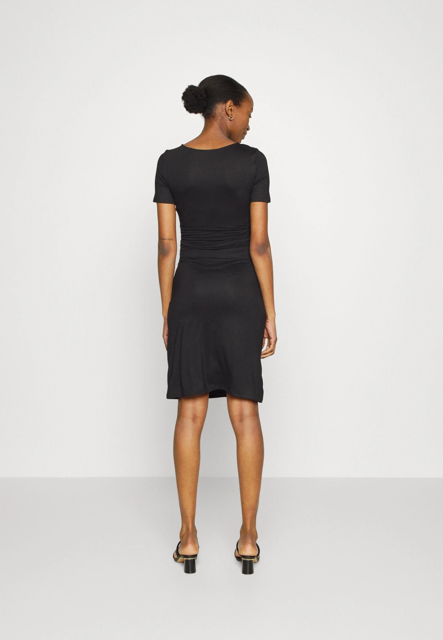 Short Sleeves Ruched Waist Mini Flared Dress - Jerseyjurk - Black Short Sleeves Ruched Waist Mini Flared Dress - Jerseyjurk - Black -Anna Field Boutique 2adfa25012d34af7bc292437f6e55ebc scaled