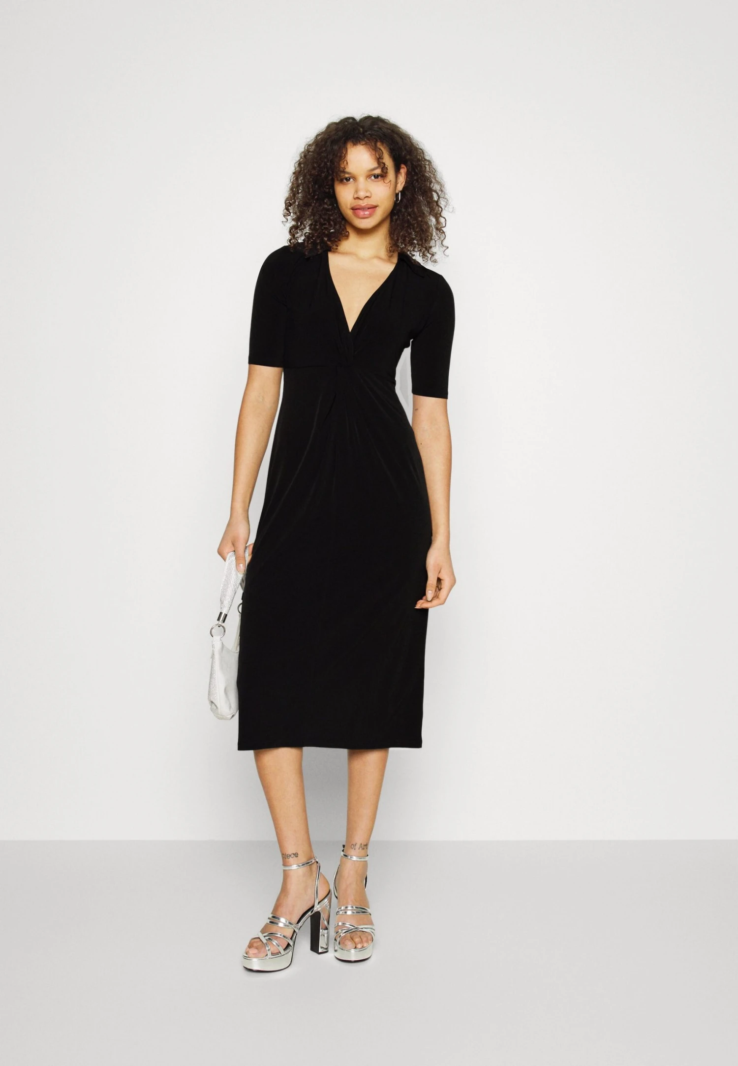 Center Front Knot Low Midi Dress - Jurk - Black Center Front Knot Low Midi Dress - Jurk - Black -Anna Field Boutique 2d8c3c73638a416cb90631543f54cbeb scaled