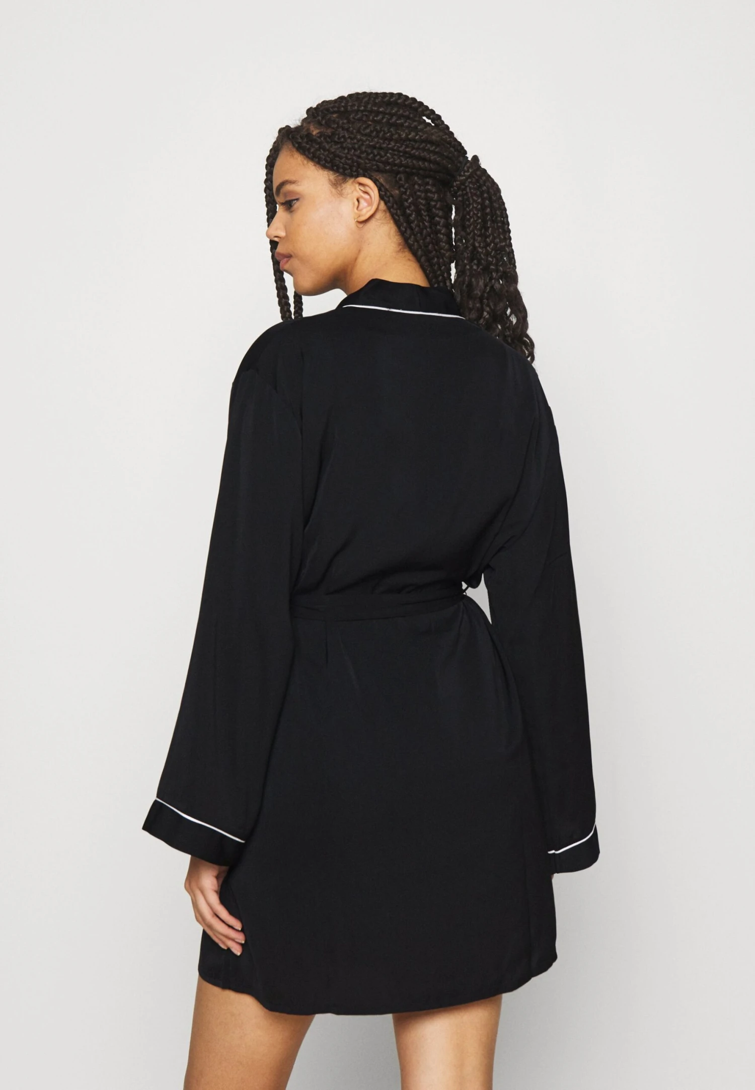 Amanda Satin Dressing Gown - Badjas - Black Anna Field Amanda Satin Dressing Gown - Badjas - Black -Anna Field Boutique 2ed7ad8212184e4ca1dc1b97ba75f567 scaled