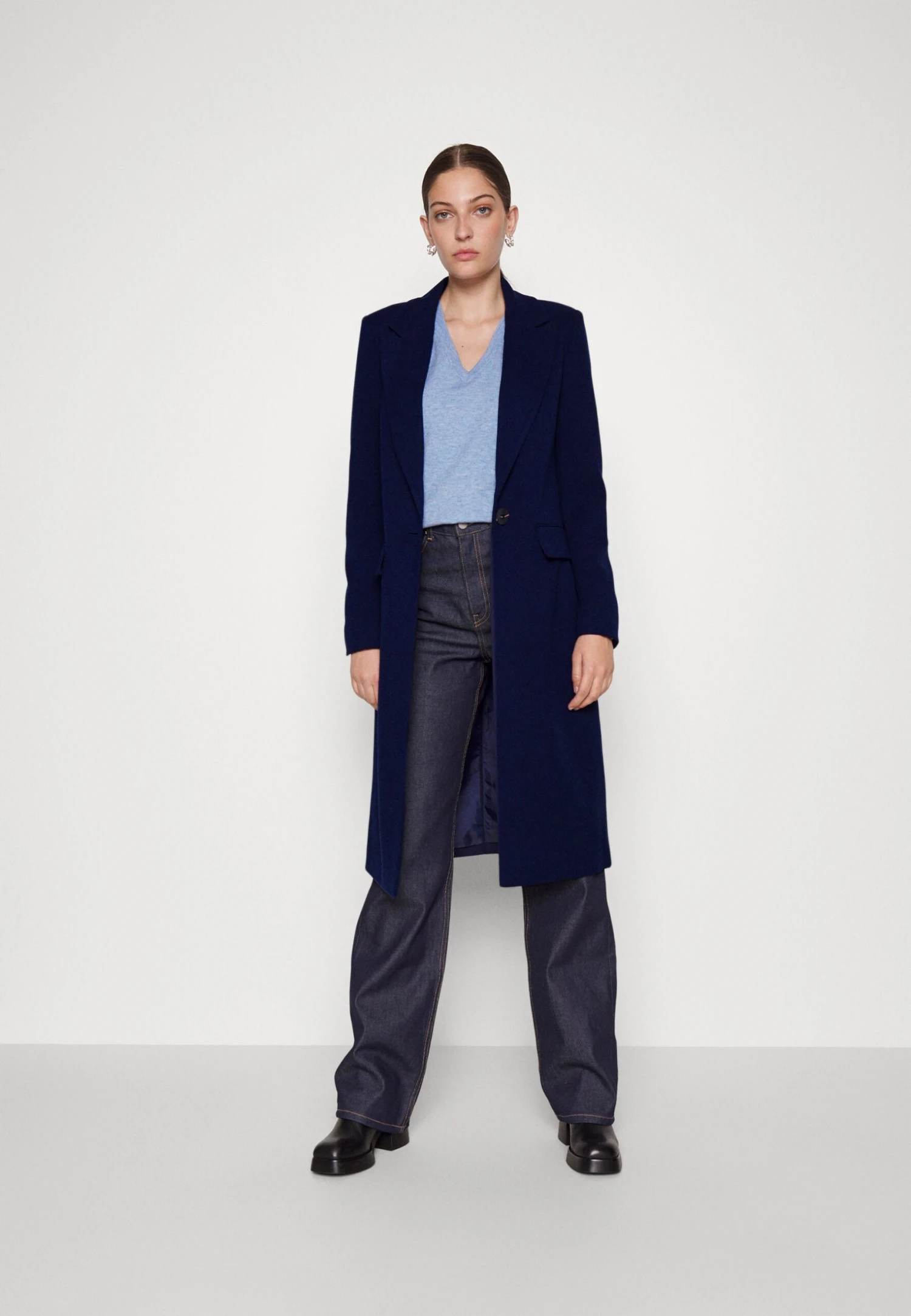 Mantel -Dark Blue Mantel -Dark Blue -Anna Field Boutique 488db90d047c4e1a915ddd708748a000 scaled