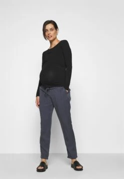 Nursing Function Longsleeve Tee - Longsleeve - Black -Anna Field Boutique 4b9e19811c3f41639c6ec0754f66a337