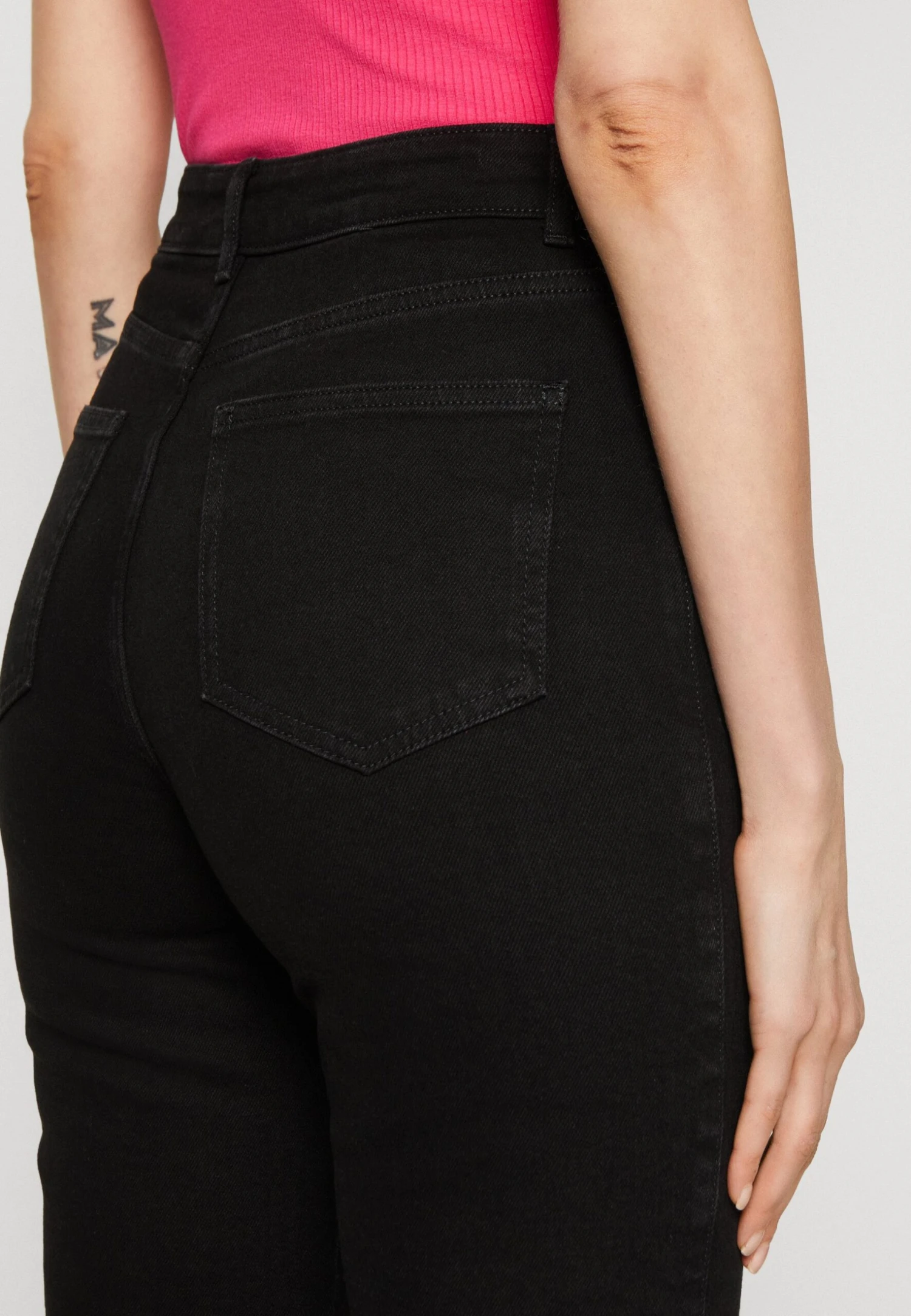 Straight Leg Jeans - Black Denim Anna Field Straight Leg Jeans - Black Denim -Anna Field Boutique 538ae53b87664448a00eb08f488885c2 scaled