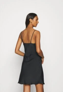 Anna Field Hammered Satin Nightie - Nachtjapon - Black 4 Anna Field Hammered Satin Nightie - Nachtjapon - Black -Anna Field Boutique 582eef8b55cc48b49fe9b0e88e2892d9