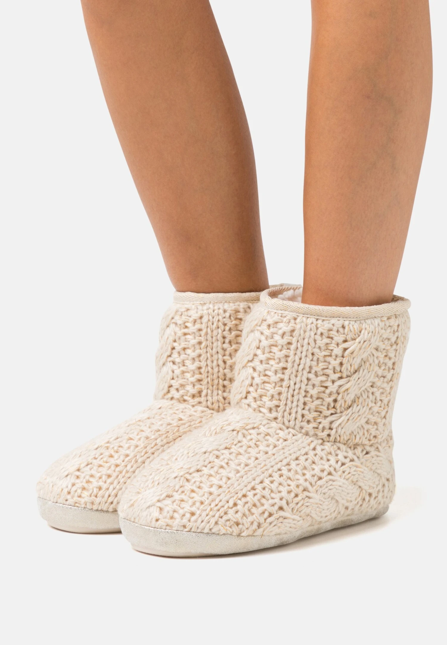 Gold-Metallic Thread - Pantoffels - Gold-Coloured Anna Field Gold-Metallic Thread - Pantoffels - Gold-Coloured -Anna Field Boutique 67ddfc0db5454490a63af609678fa1d9 scaled