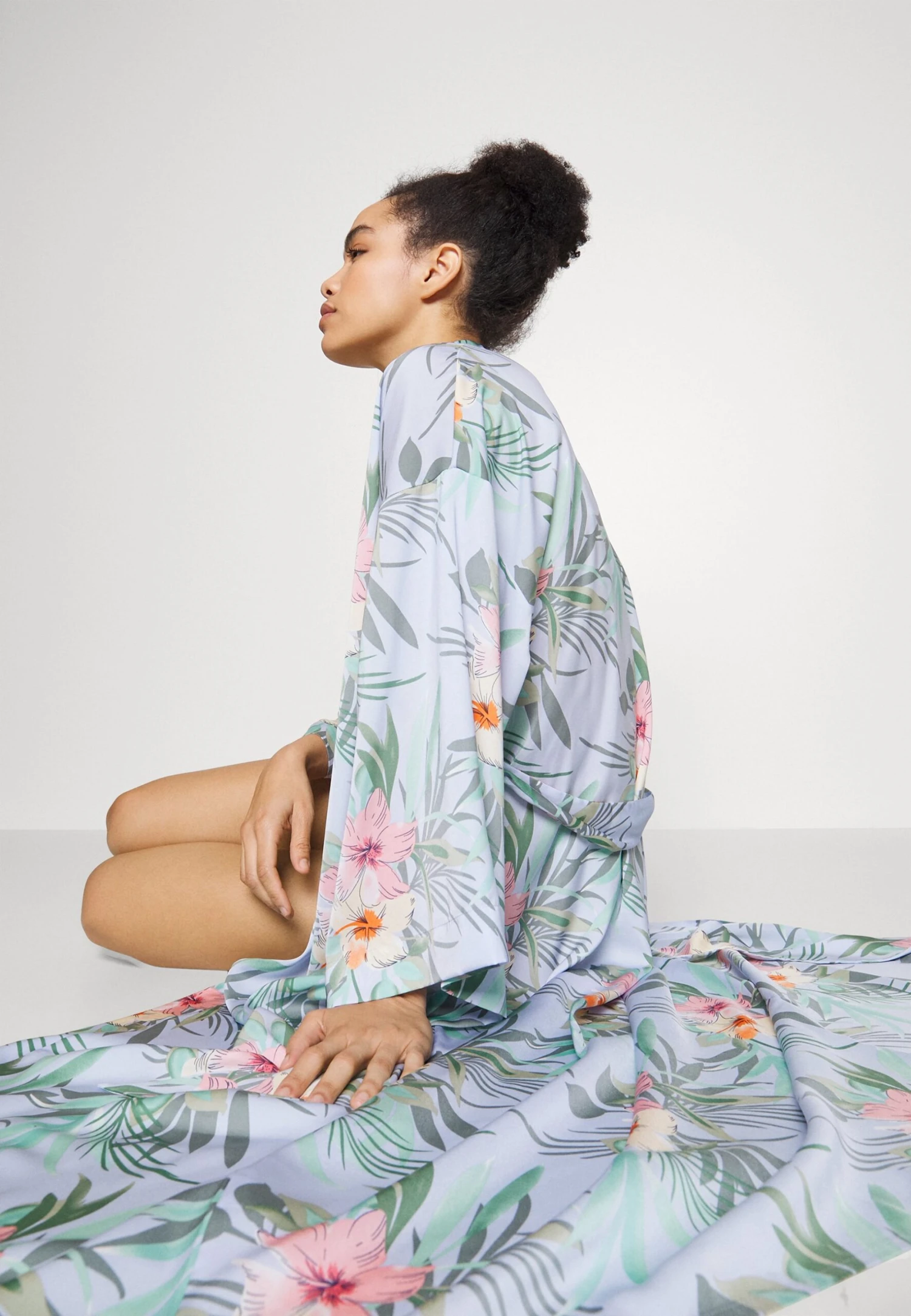 Floral Robe - Badjas - Blue Anna Field Floral Robe - Badjas - Blue -Anna Field Boutique 6d0f4ed8dd7d41149e200bef4940c5e6 scaled