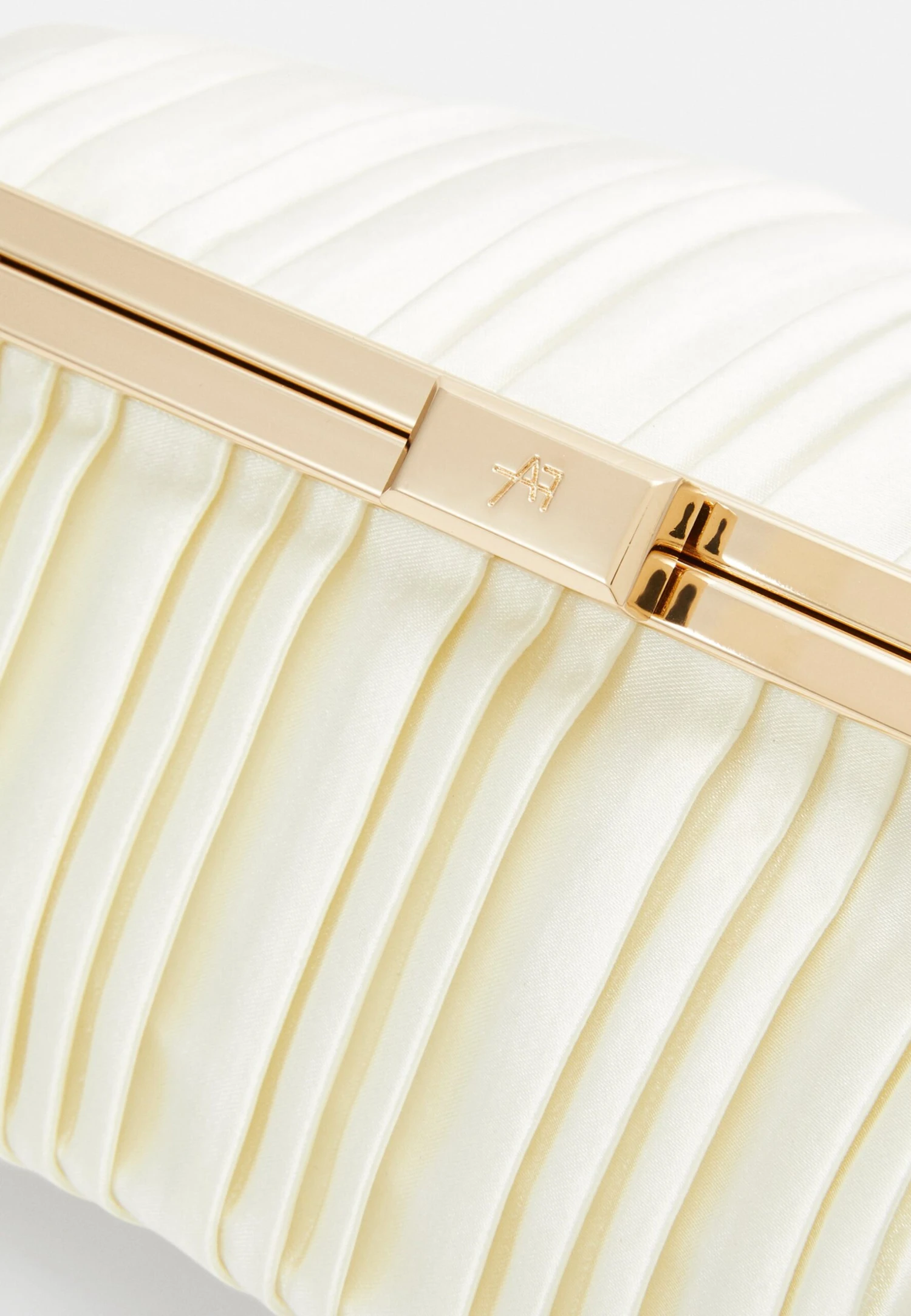 Clutch -Off-White Anna Field Clutch -Off-White -Anna Field Boutique 70755d0e3b8c467e8669b3591b5af8d7 scaled