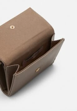 Anna Field Portemonnee - Taupe 5 Anna Field Portemonnee - Taupe -Anna Field Boutique 88a4b2fe87fe478ebe563eb3de3b5baa