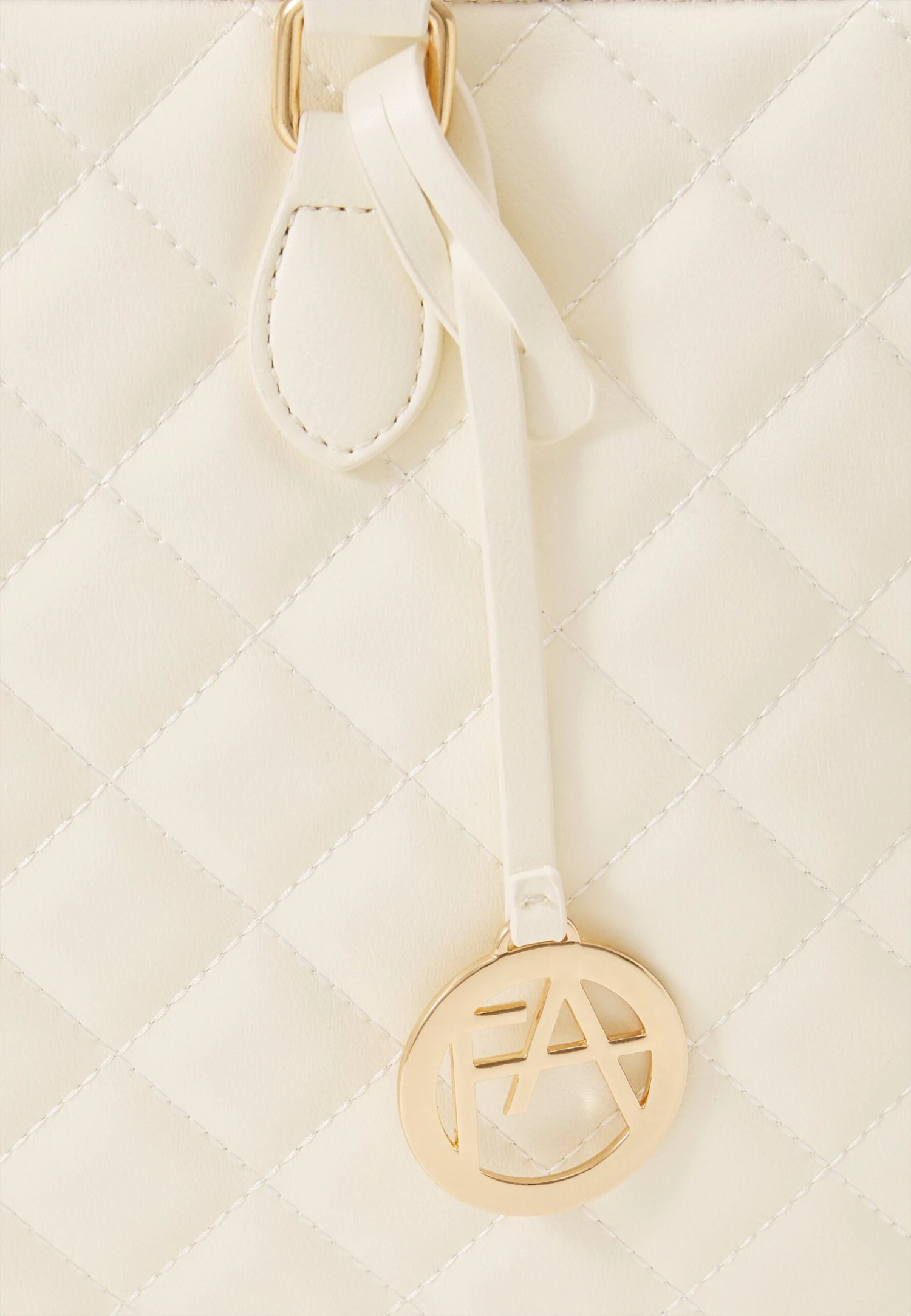 Laptoptas -Off-White Anna Field Laptoptas -Off-White -Anna Field Boutique 8e575ba29b7043a7904d4659a04e5cfd scaled