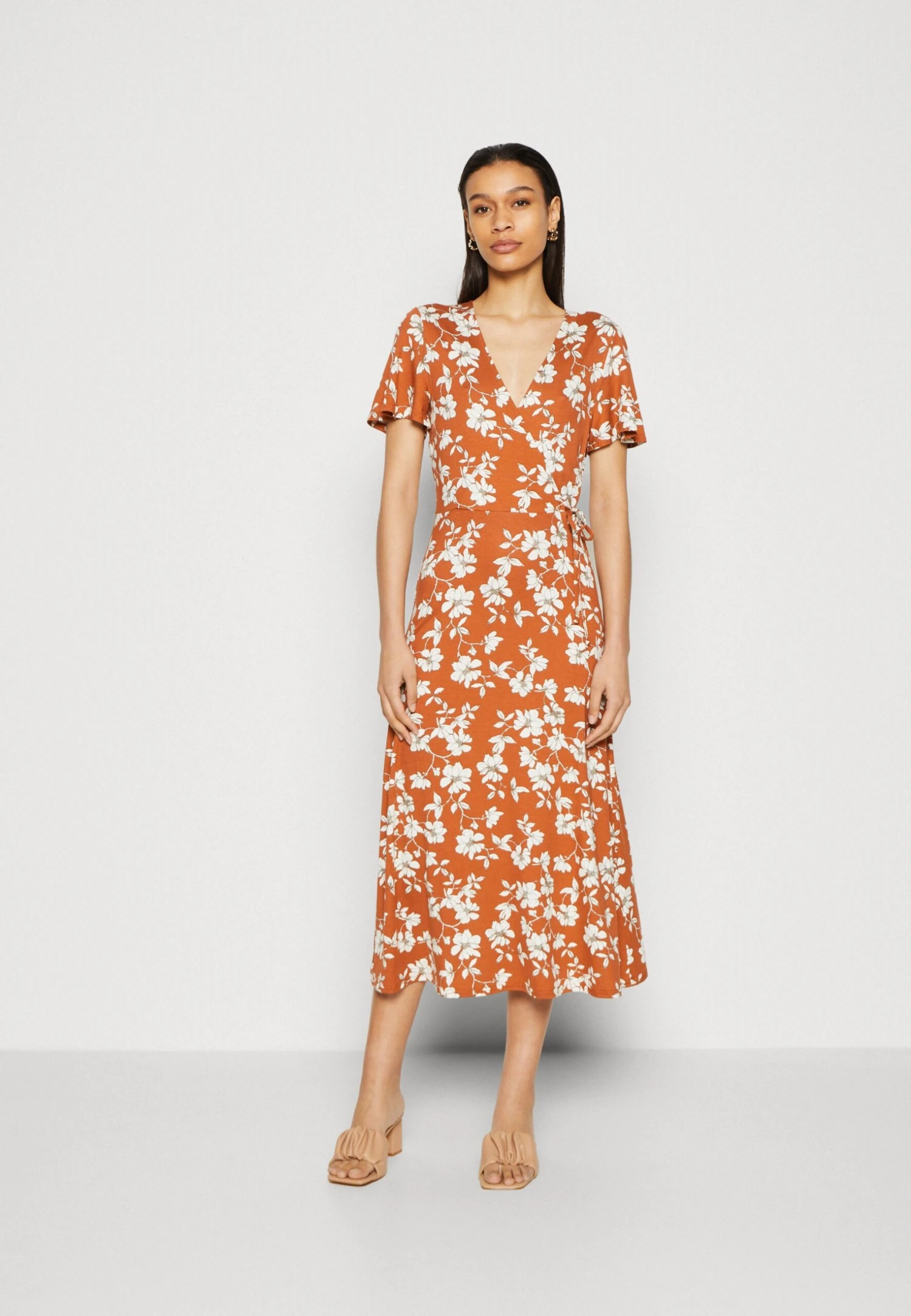 Jerseyjurk - Brown/White Anna Field Jerseyjurk - Brown/White -Anna Field Boutique 9170959d0fa24e18a36d4842a002b512 scaled