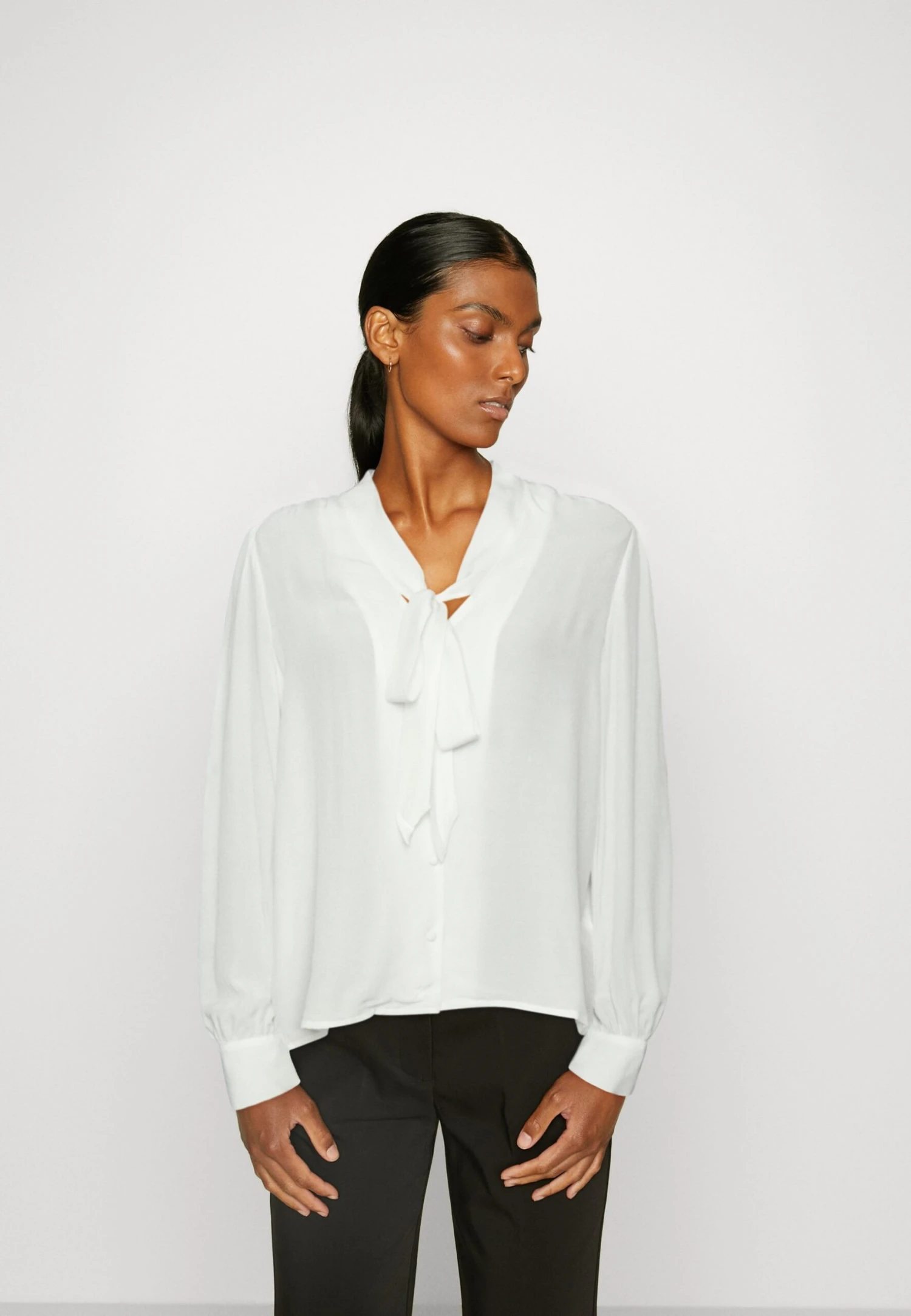 Overhemdblouse - Off White Anna Field Overhemdblouse - Off White -Anna Field Boutique 95b480e4663a43ef984c952fed289bdb scaled