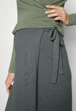 Maternity Basic Midi Skirt- Kokerrok - Light Green 6 Maternity Basic Midi Skirt- Kokerrok - Light Green -Anna Field Boutique 966ca3a490b643babb058a6ad02875e0