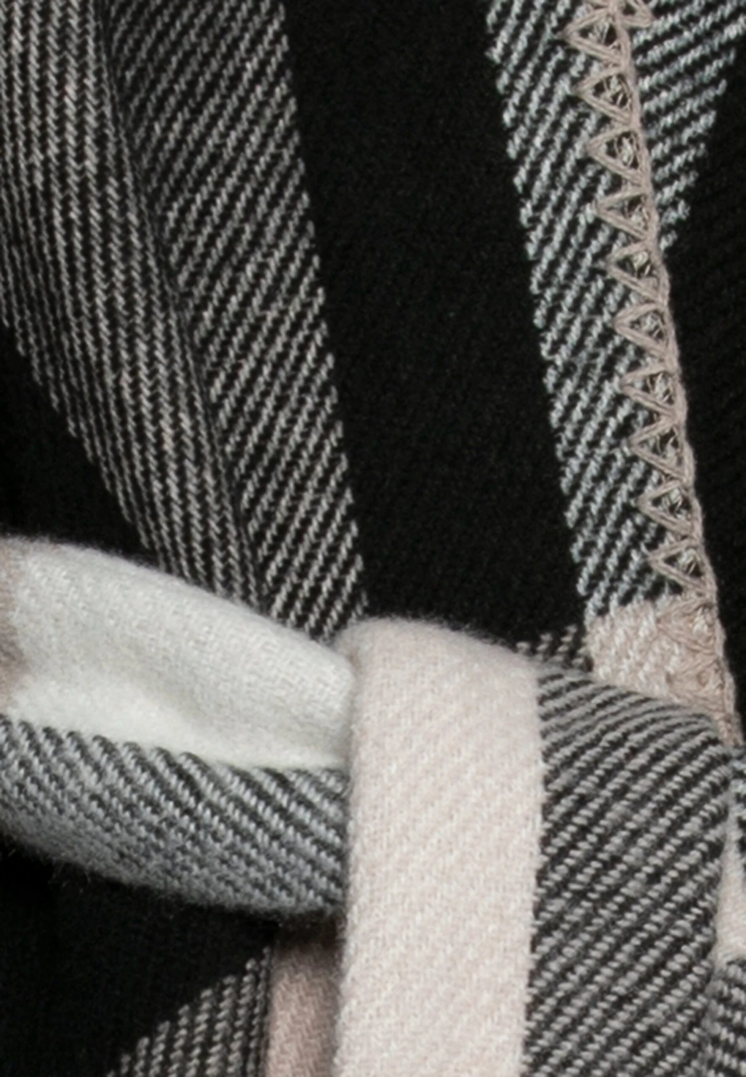 Poncho - Black/White Anna Field Poncho - Black/White -Anna Field Boutique acdcb6228802409186154190d6d39bbf scaled