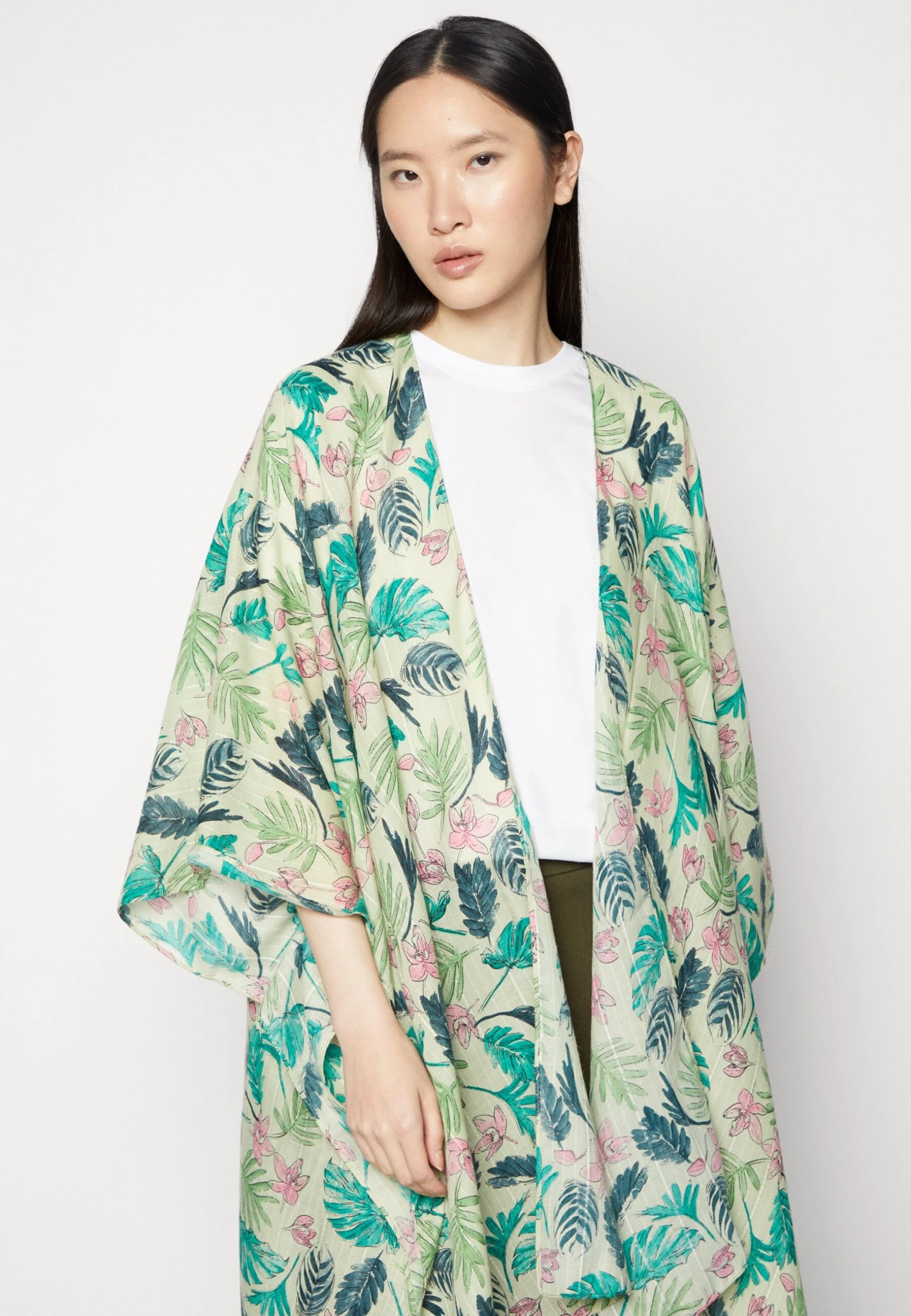 Poncho - Green Anna Field Poncho - Green -Anna Field Boutique b0331e130e894a549ec1fe86bdedb068 scaled