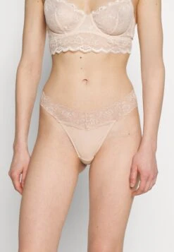 Anna Field 5 Pack - String - White/Nude -Anna Field Boutique b92e111a47e54a628a1d61f08154857f