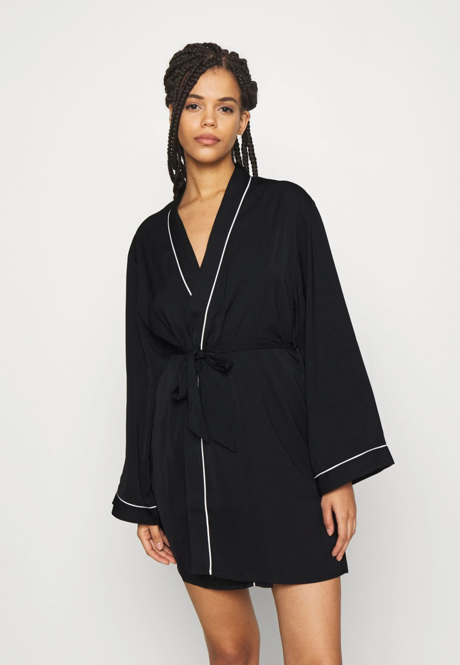 Amanda Satin Dressing Gown - Badjas - Black Anna Field Amanda Satin Dressing Gown - Badjas - Black -Anna Field Boutique c8514e45c9704a56b441d86f6c913dc1 scaled