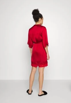 Anna Field Badjas - Red 4 Anna Field Badjas - Red -Anna Field Boutique f2d5beb726fd435aadc86e355494bee7