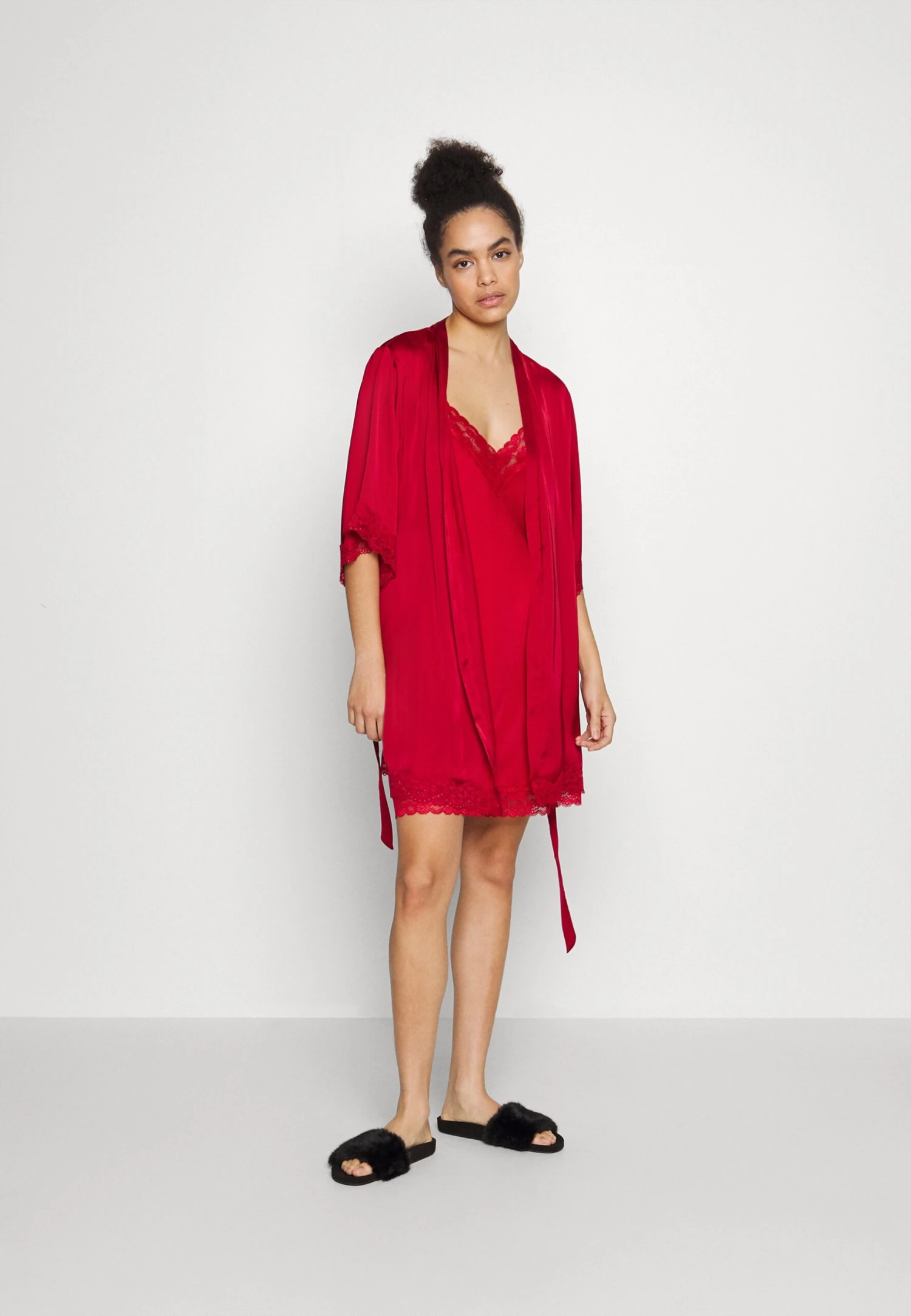 Nachtjapon - Red Anna Field Nachtjapon - Red -Anna Field Boutique f6f374594f2243bdbe64007d12c4e470 scaled